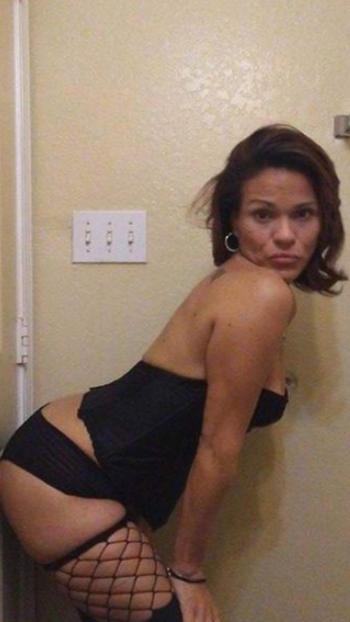 , 28  female escort, San Antonio